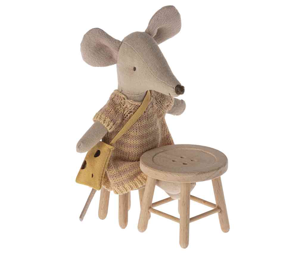 Maileg Tisch und Hocker Set und Mäuse Puppenhausmöbel alles erhältlich bei www.luiseundfritz.de