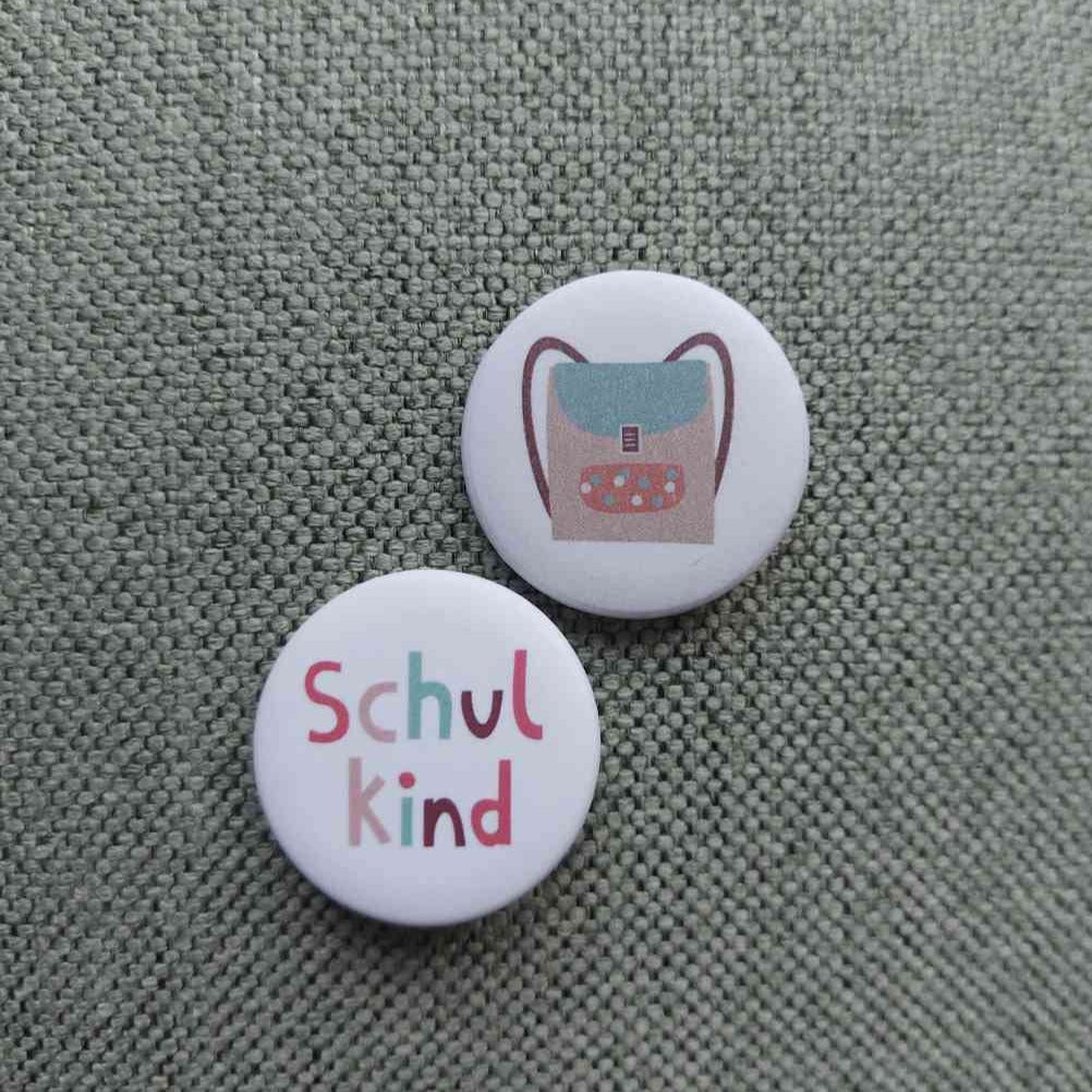 schulkind und Schulranzen Anstecker bei www.luiseundfritz.de